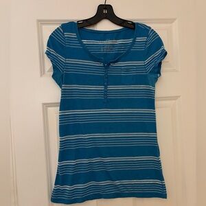 Aeropostale Tee with buttons, size large